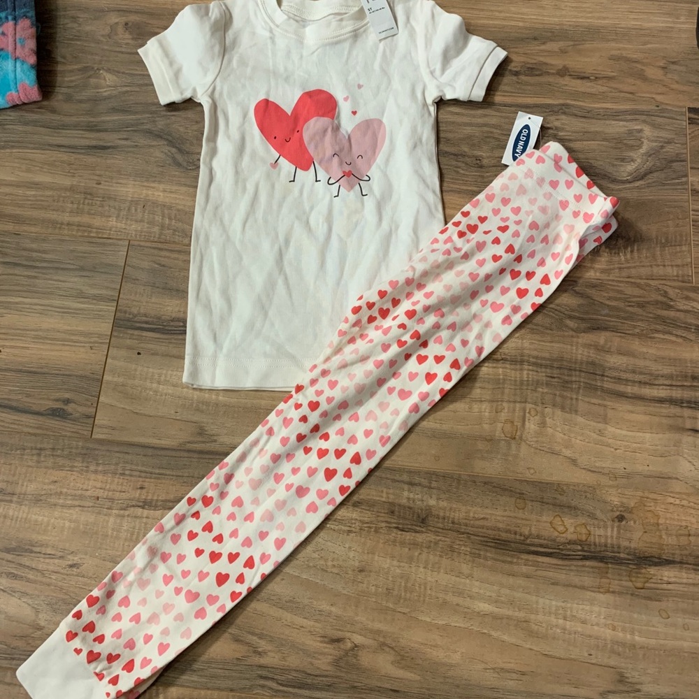 Toddler Girl’s Old Navy Valentines Pajama Set